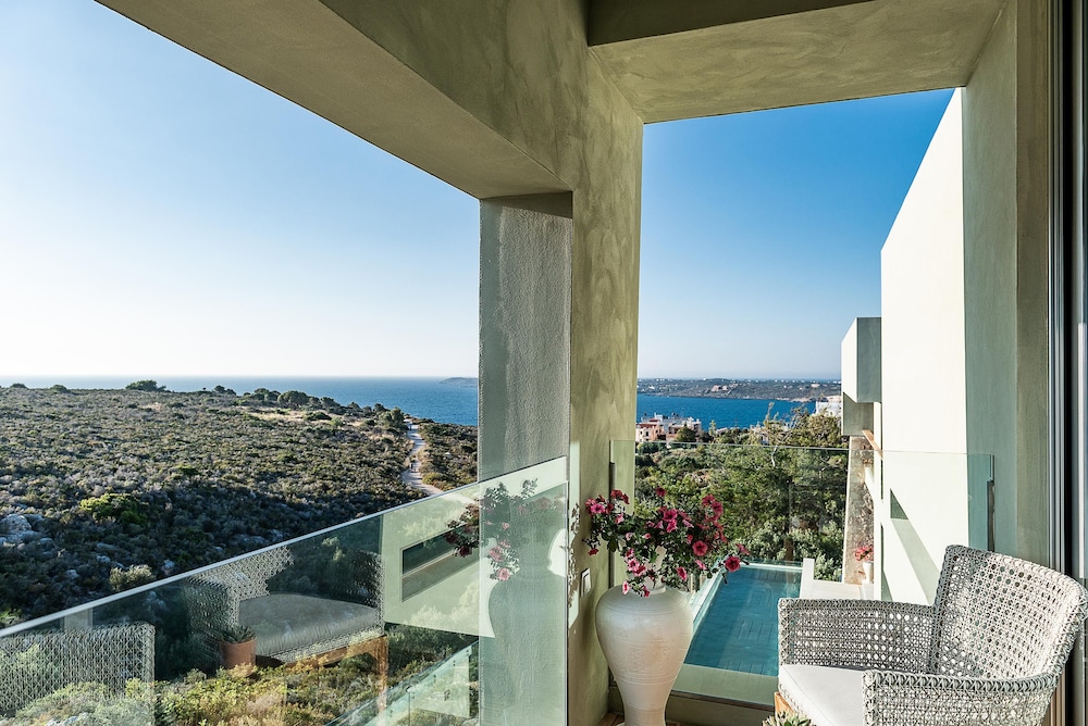 Villa Charlotte by CuraVillas Collection