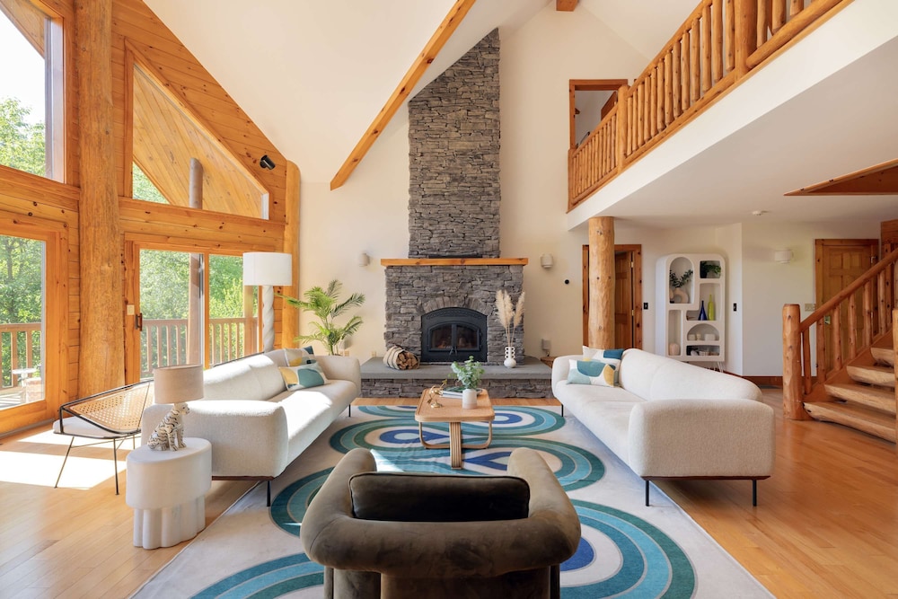Luxury Private Estate w Pool Near Rhinebeck
