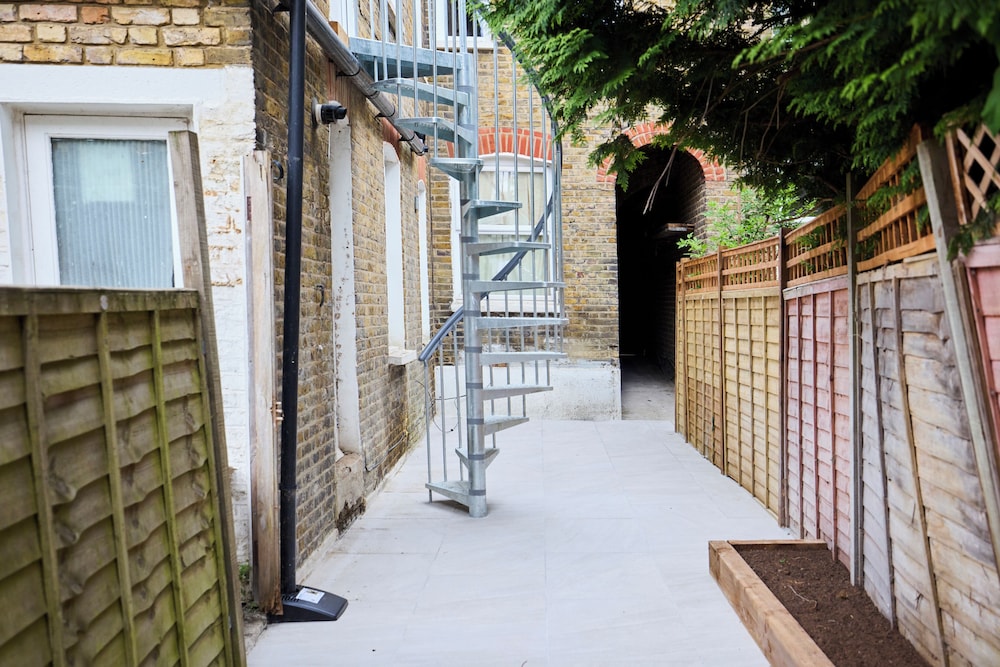 The Earlsfield Flat