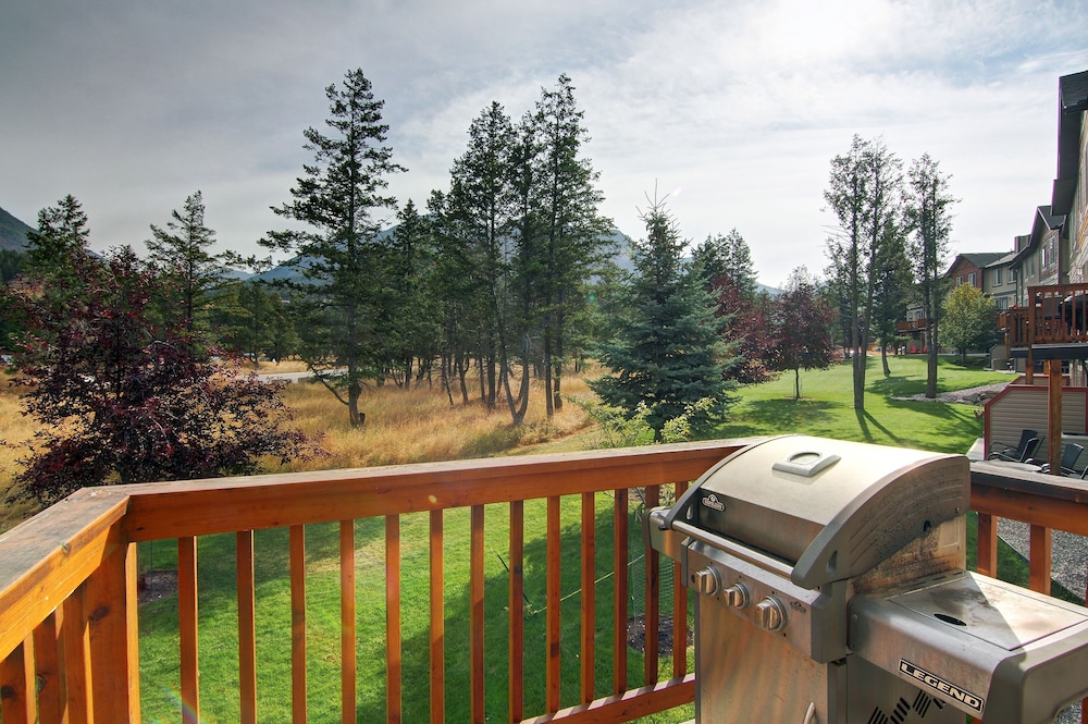 Radium Vacation Rental 3 Bedroom Townhome with Views - Image 3