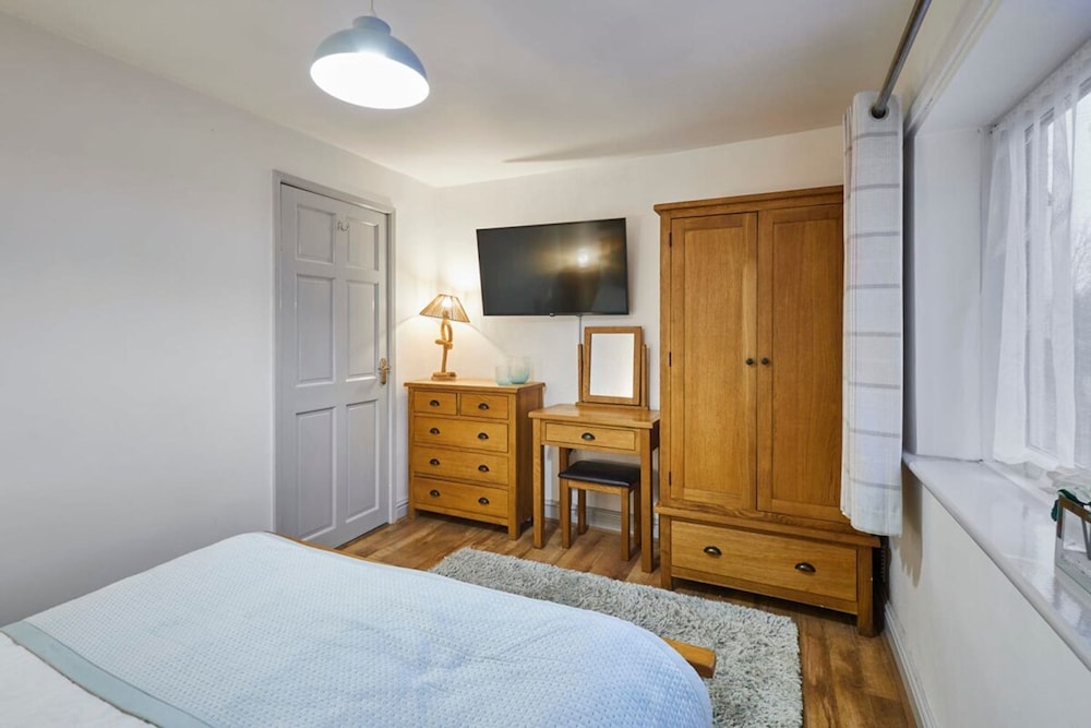 Host Stay Camwy Cottage