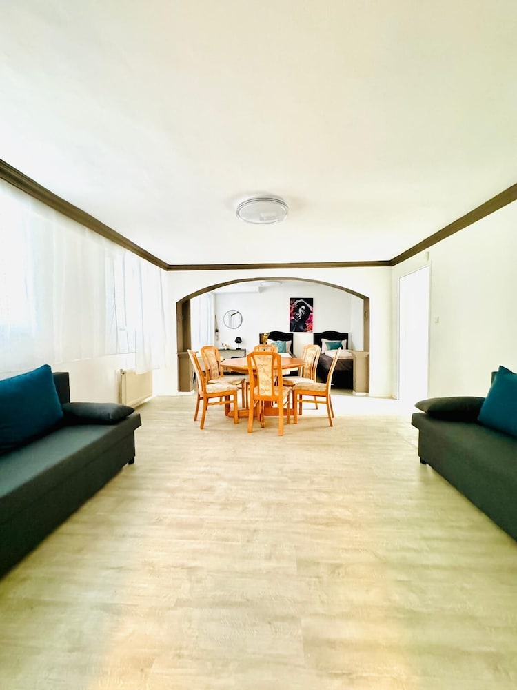 Comfortable 2BR Apt for 7 Guests