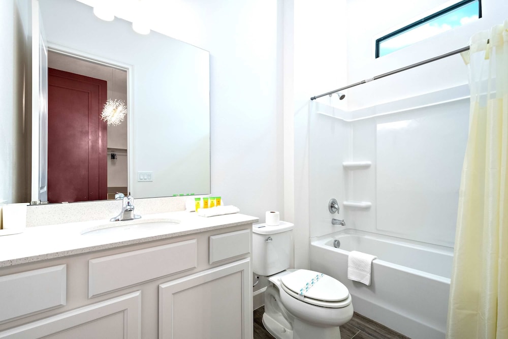 Themed Kids' Rooms, Pool & Game Loft Near Disney