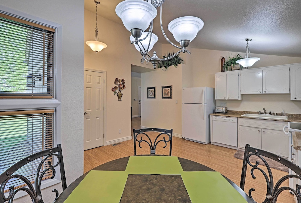 Flagstaff Townhome w/ Deck: Easy Access Downtown! view 3