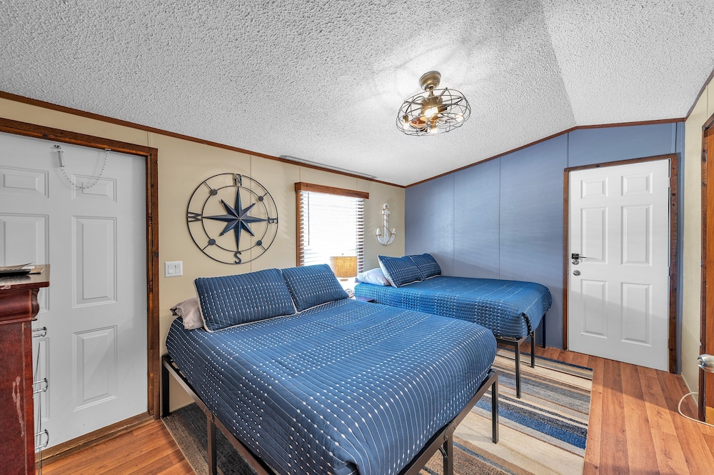 Waterfront Lodge - 4 Bedroom Lodge by The Lodges at Fossil Creek