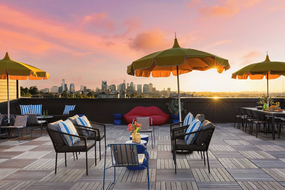 Dual Bachelor Pads w/ Rooftop Lounge & Games Sleeps 26 5 Min to Broadway