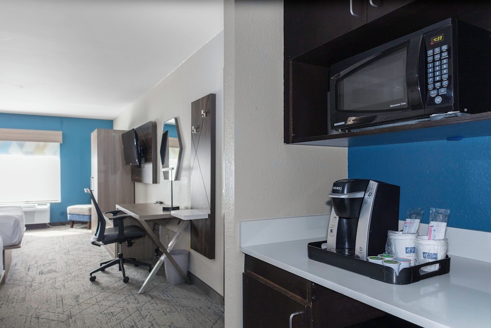 Roanoke Rapids Vacations - Holiday Inn Express  Suites Roanoke Rapids SE, an IHG Hotel - Property Image 1