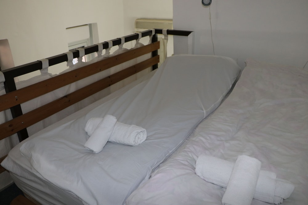 Allenby 2 Bed & Breakfast