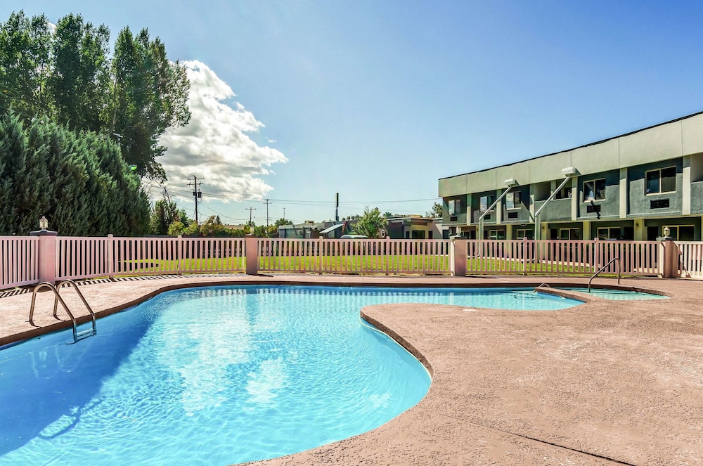 Buffalo Vacations - Quality Inn - Property Image 60