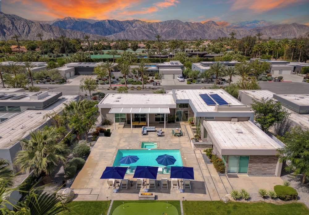 The Polo Villas by AvantStay – Modern Oasis Near Empire Polo Club