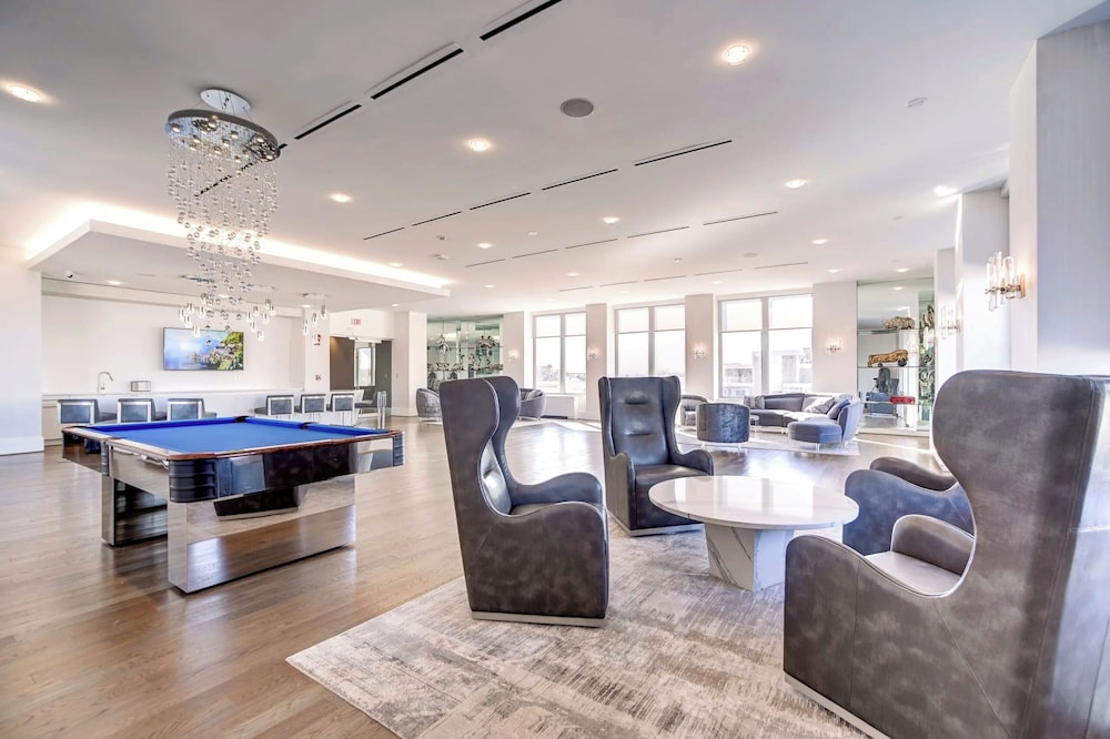Apt Near Airport in Crystal City
