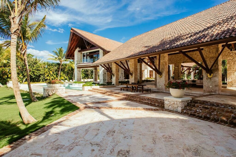 Private Beach Estate w Pool Elevator Chef Butler
