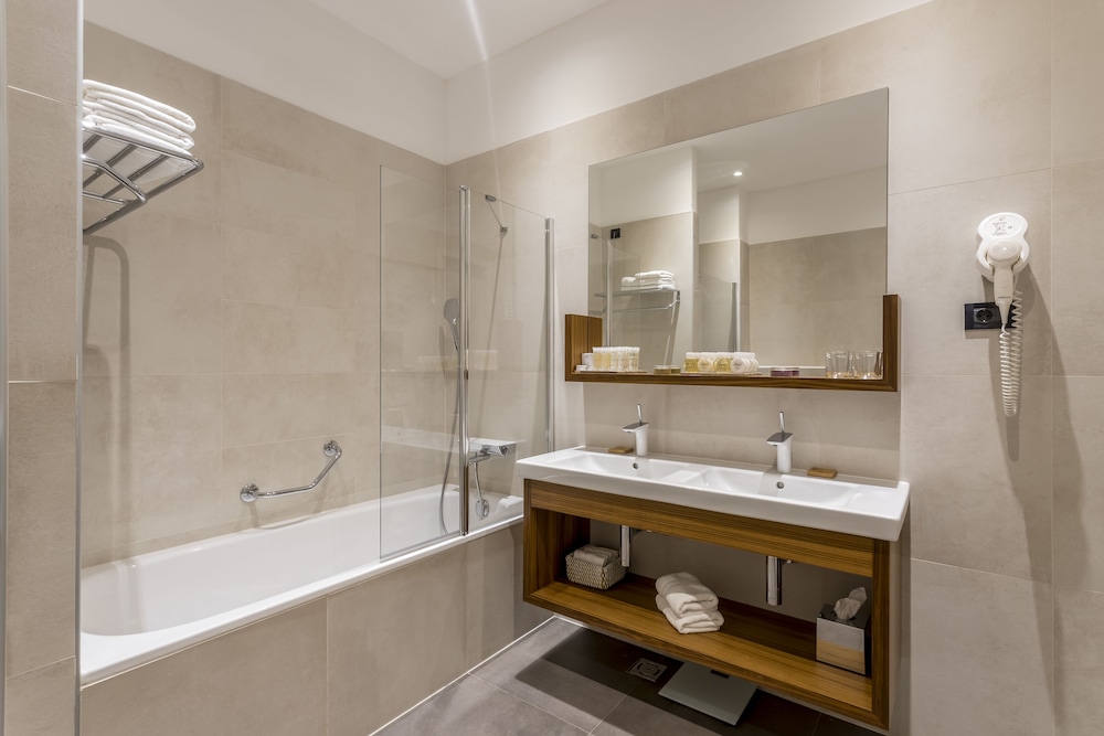 Cornaro Hotel 53