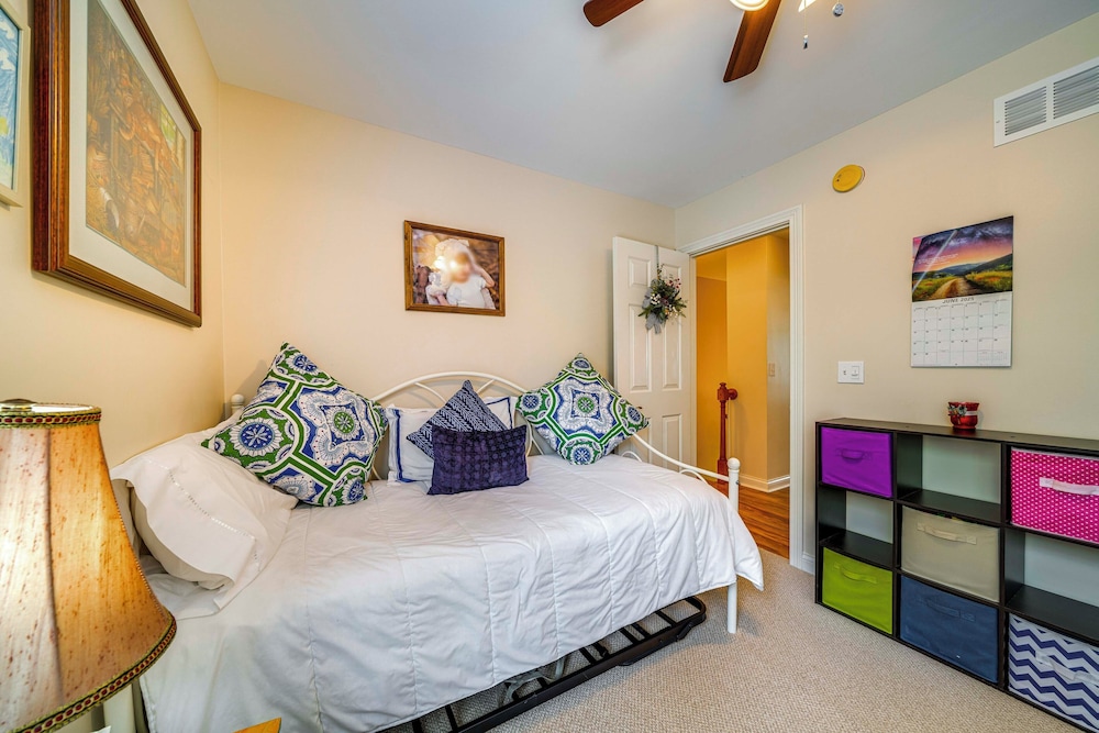15 Mi to Louisville: Family Home w/ Private Yard!
