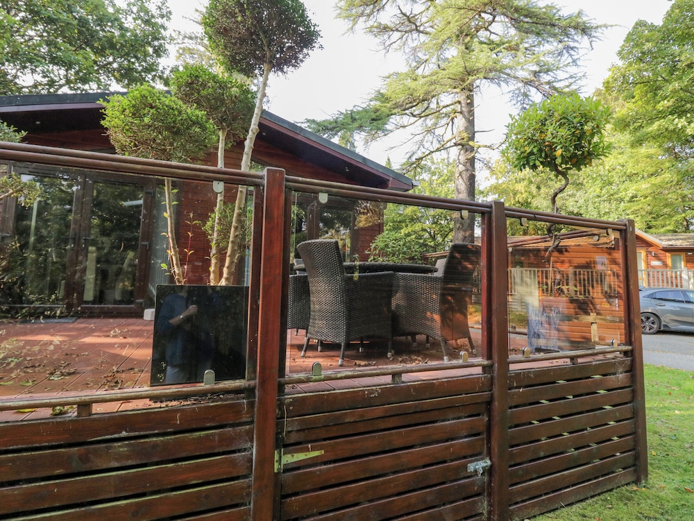 Tree House, Partial Lake Views