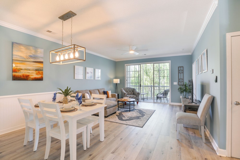 3 Mi to Barefoot Landing: Condo w/ 2 Pools!