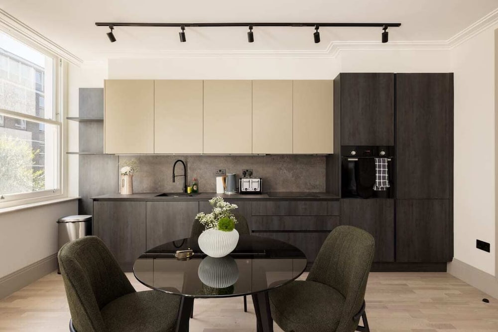 The Brunswick Square Retreat - Glamorous 1bdr Flat