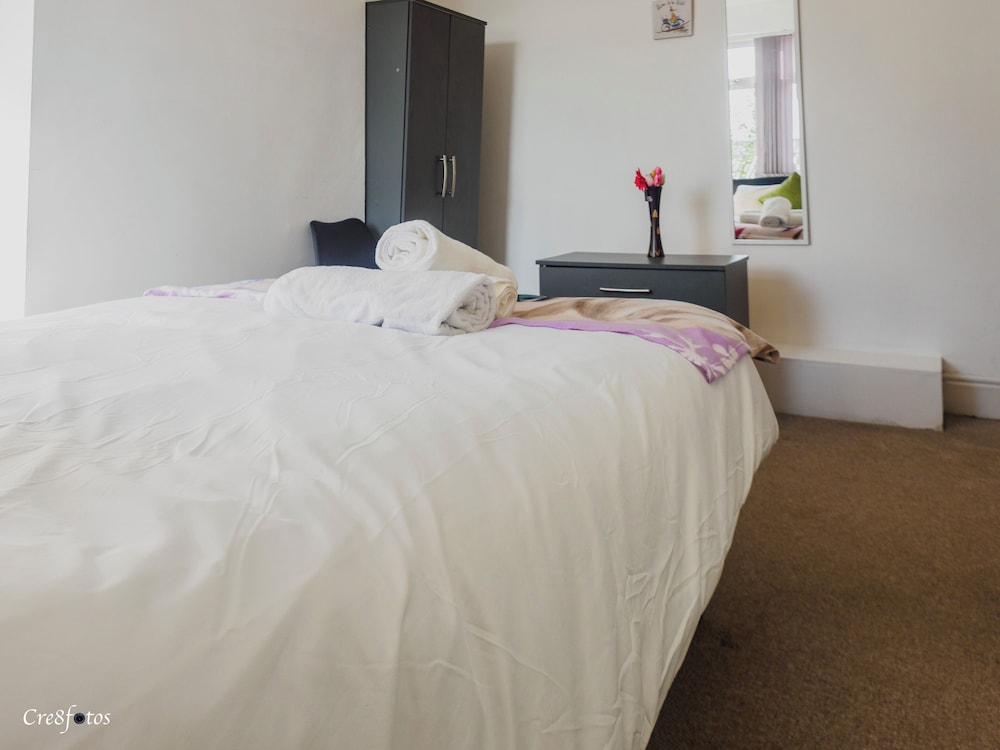 WoodHouse Lodge Room 2