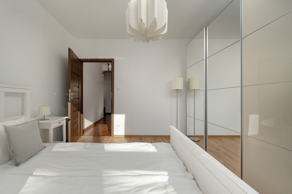 Modern Apartment in Wroclaw by Renters