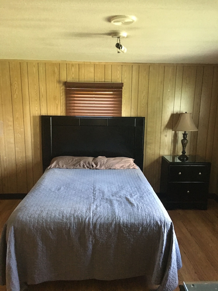 Cadiz Motel by OYO on route 250 view 5