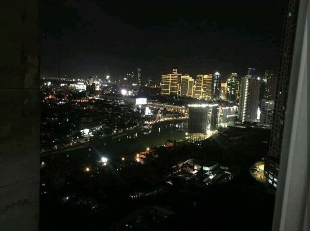 Sunshine 100 Plaza view 4