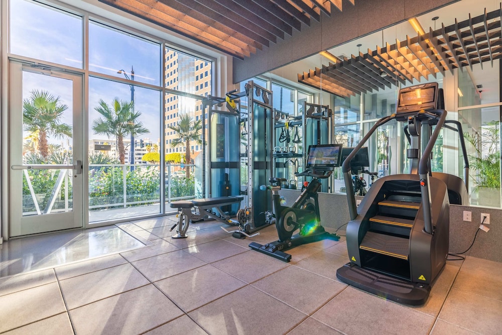 @marbella Lane - Chic 2BR Penthouse w/ Ocean Views