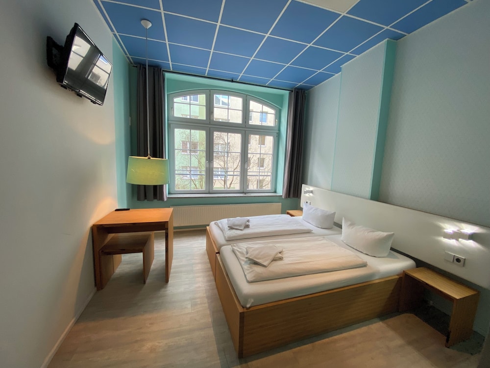 Singer109 Hostel