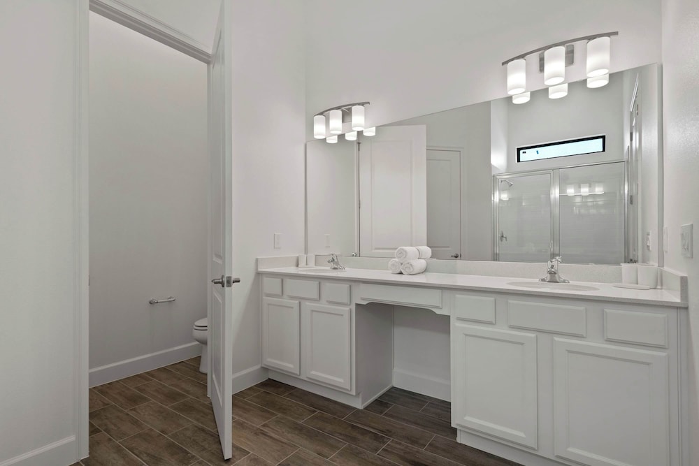 Magical 15-bedroom Villa Game Room, Theater & More!