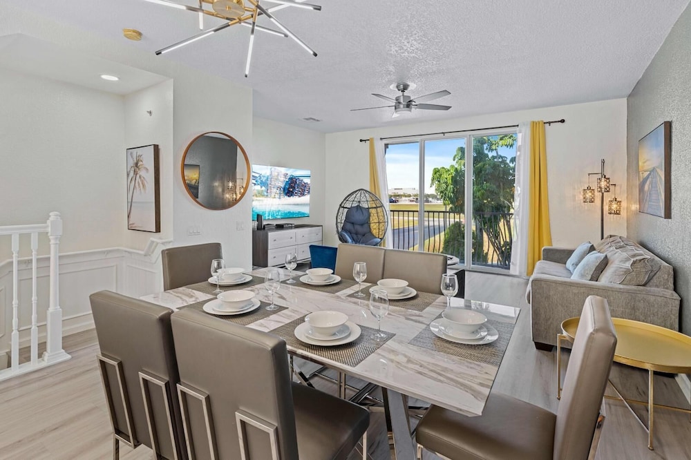 Vista Cay Swanky