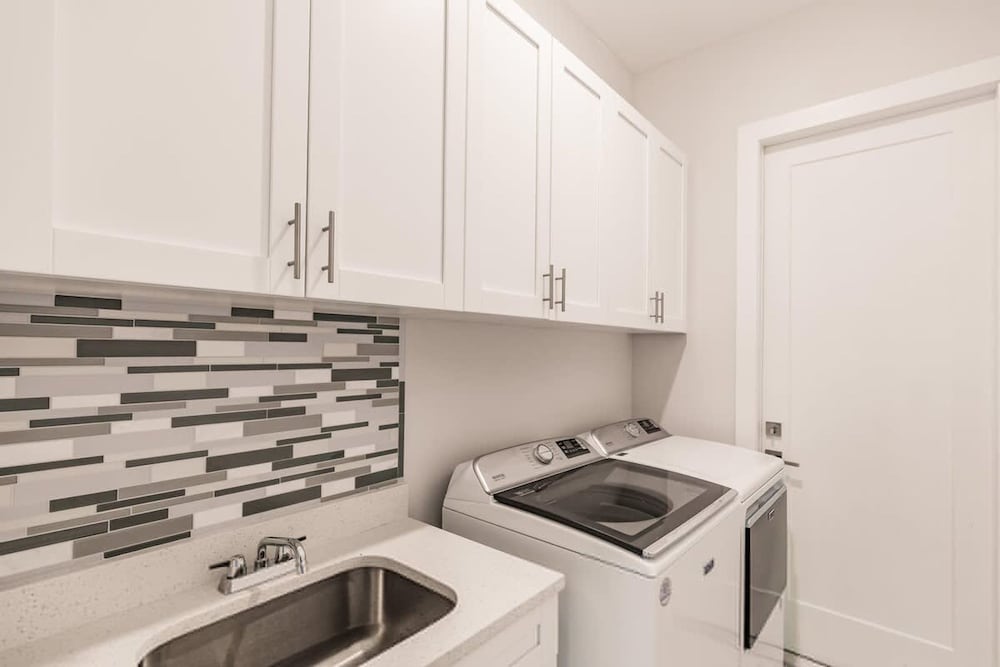 Luxurious Naples 4BR w Pool by Vanderbilt Beach