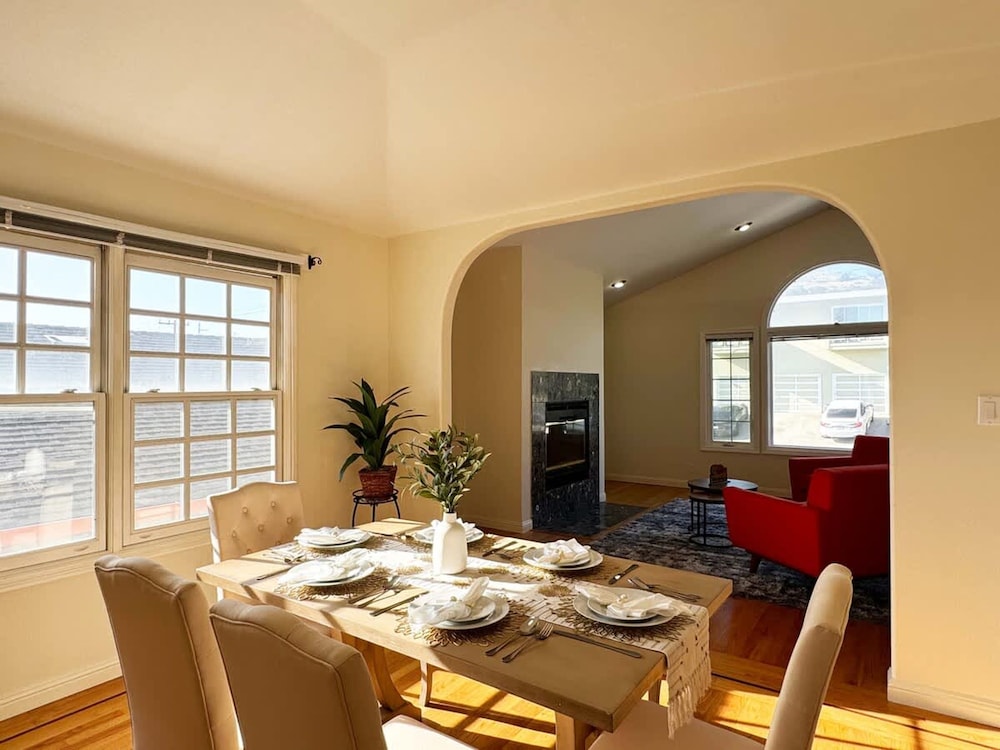 South SF Spacious Entire Unit With 3brs 3bth on 2F