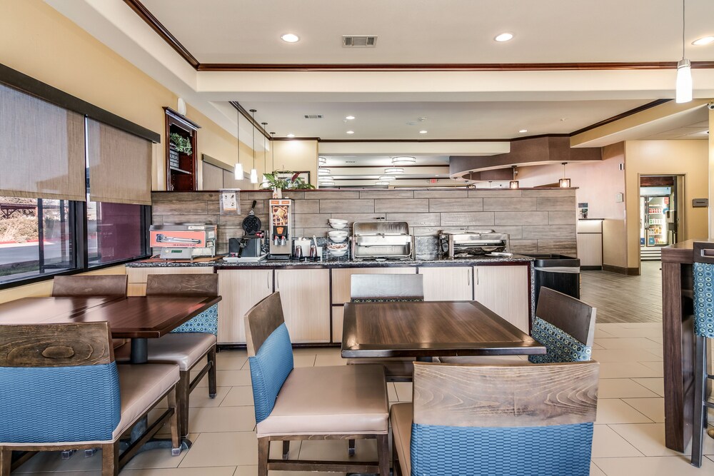 Fort Stockton Vacations - Comfort Suites Fort Stockton - Property Image 12