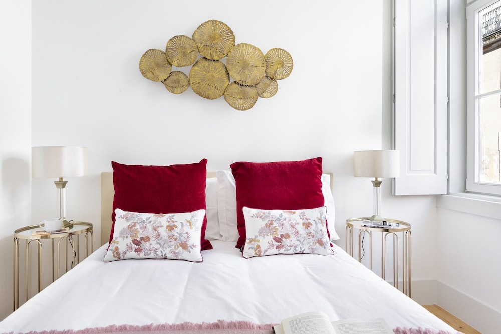 JOIVY 2BR Pastel dreams Apt by the Santa Justa Lift, in Baixa view 4