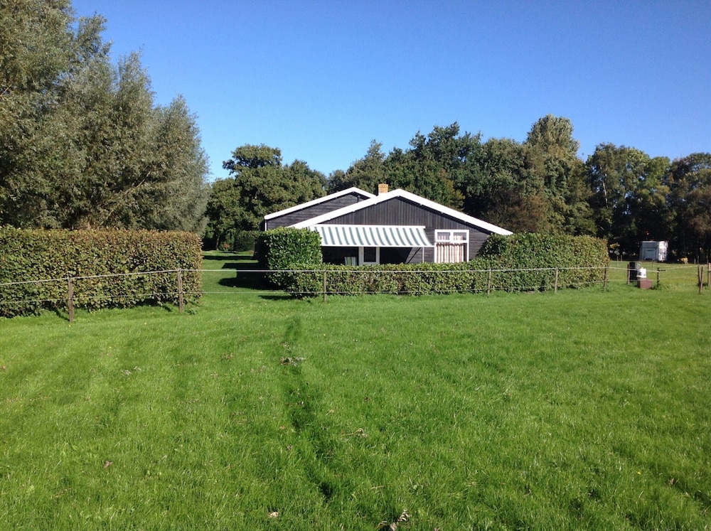 Peaceful Holiday Home near Center in Burgh Haamstede