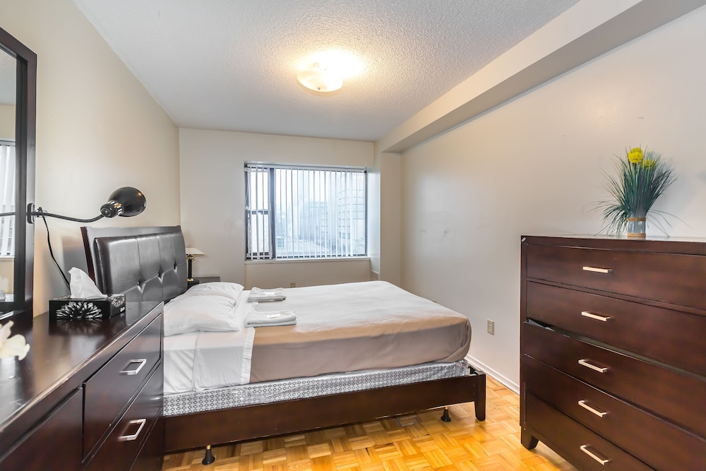 Toronto Furnished Living - Gerard St. E - Image 3