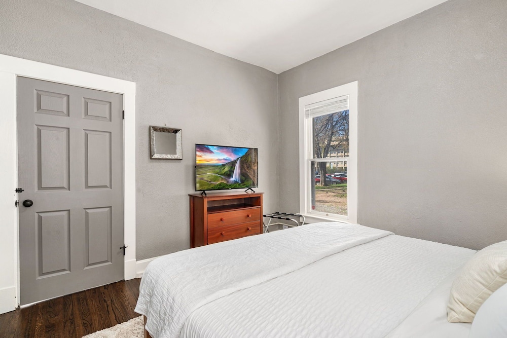 Old Town Retreat w/ Hot Tub Perfect for Groups!