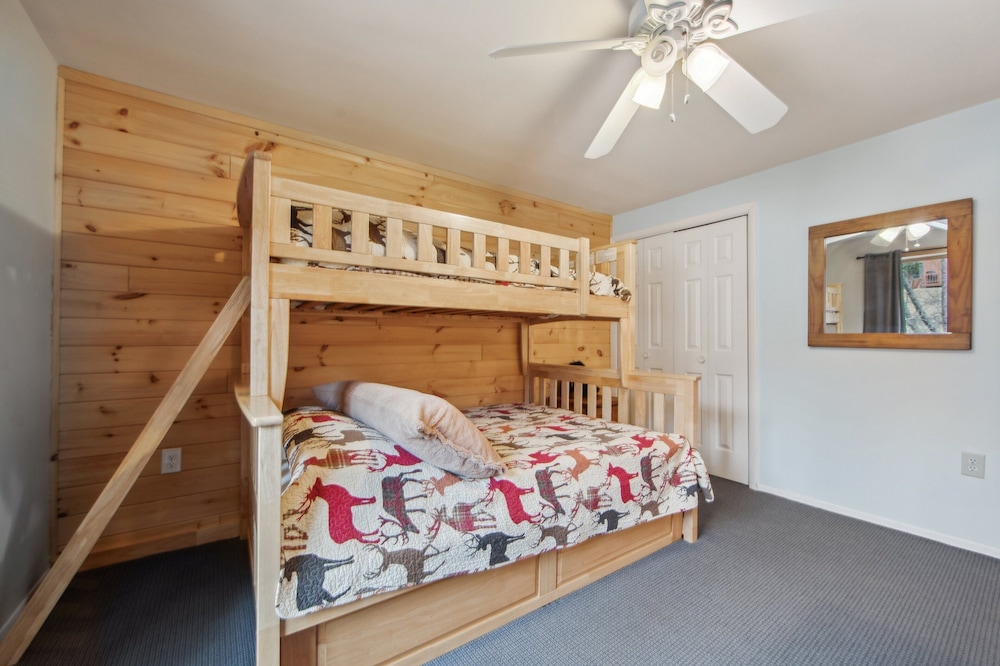 Cloud 50g - The Ultimate Adirondack Experience 3 Bedroom Townhouse by The Summit at Gore Mountain