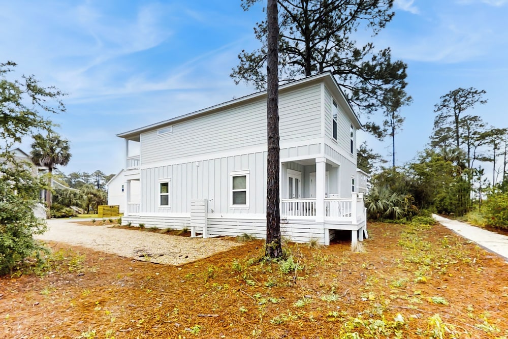 Home Near Beach w/ Pool, Arcade, Decks, W & D