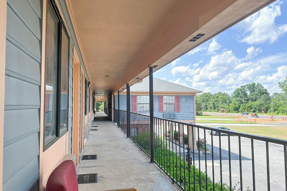 Louisville Inn By Oyo Louisville Municipal Airport