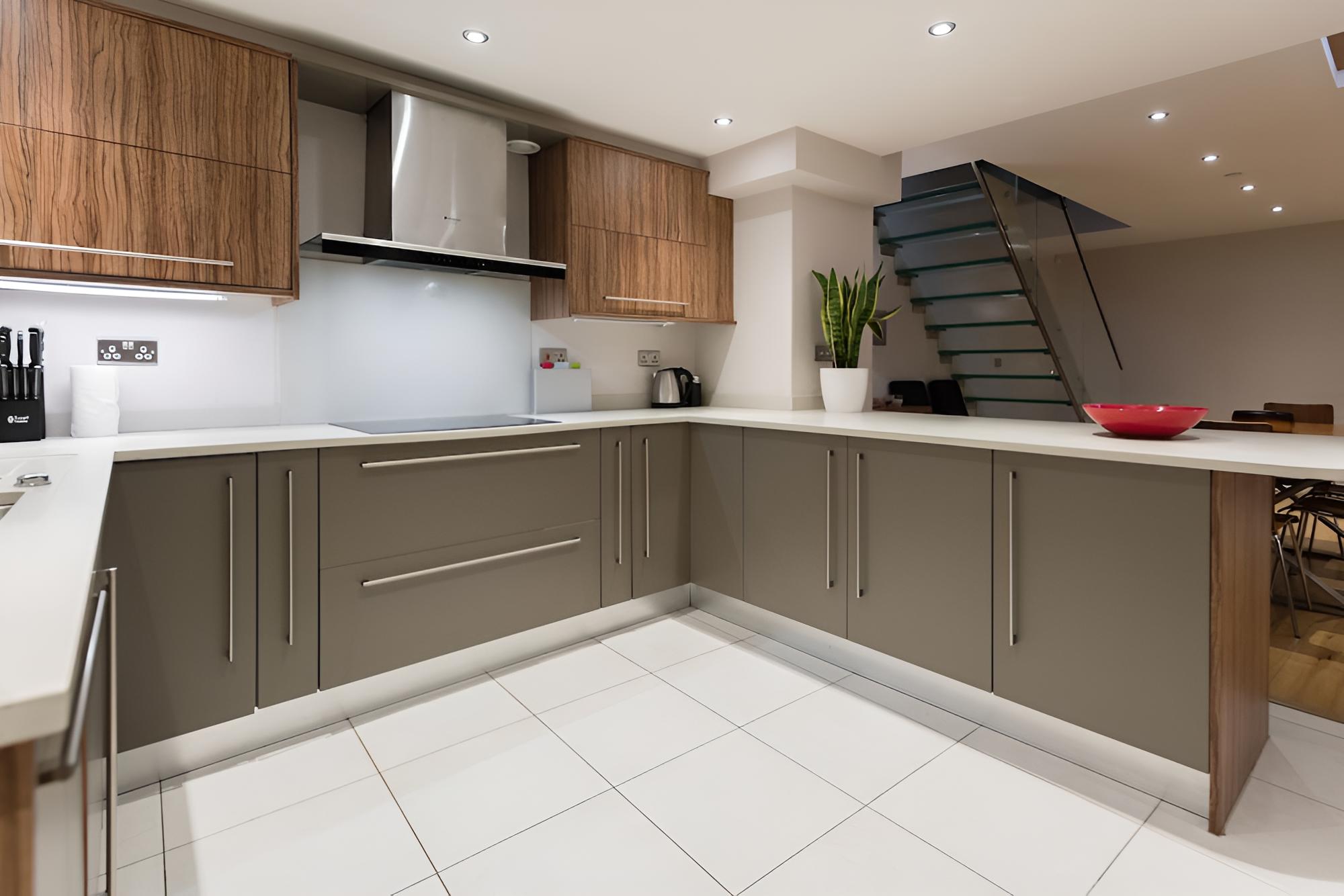 The Escalier Mews - Stunning 3BDR Mews Home Flooded with Natural Light