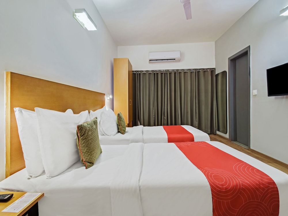 OYO Townhouse 030 Ashram Road Ahmedabad