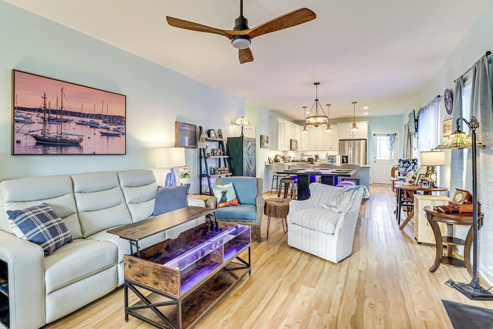 Walk to Bay: Home w/ Fenced Yard in Colonial Beach