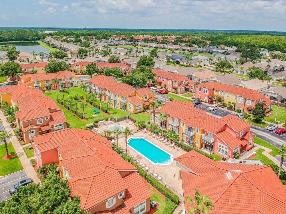 4BR Lake Berkley Home w/ Private Pool