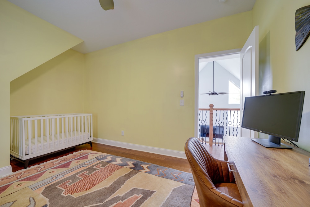 Spacious Lake Glenville Getaway w/ Deck! view 5