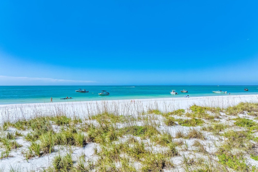 Anna Maria Island Beach Sands 202-private Beach Access-heated Pool