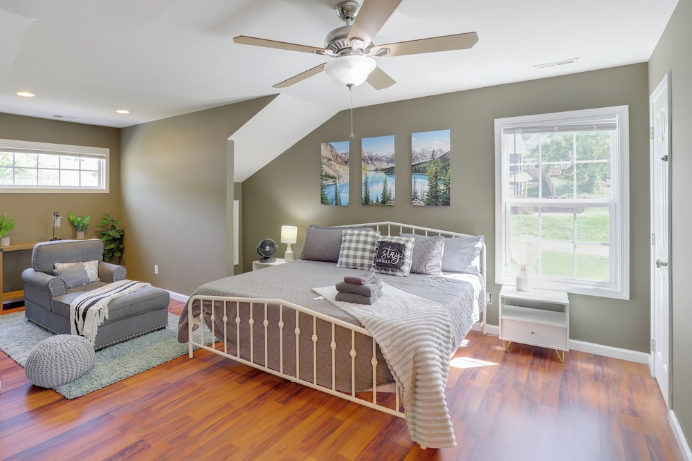 Family Home w/ Game Room, 3 Mi to Dtwn Asheville!