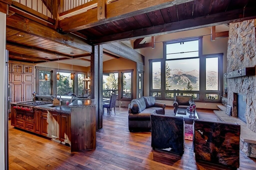 Three Sisters Lookout 5 Bedroom Home