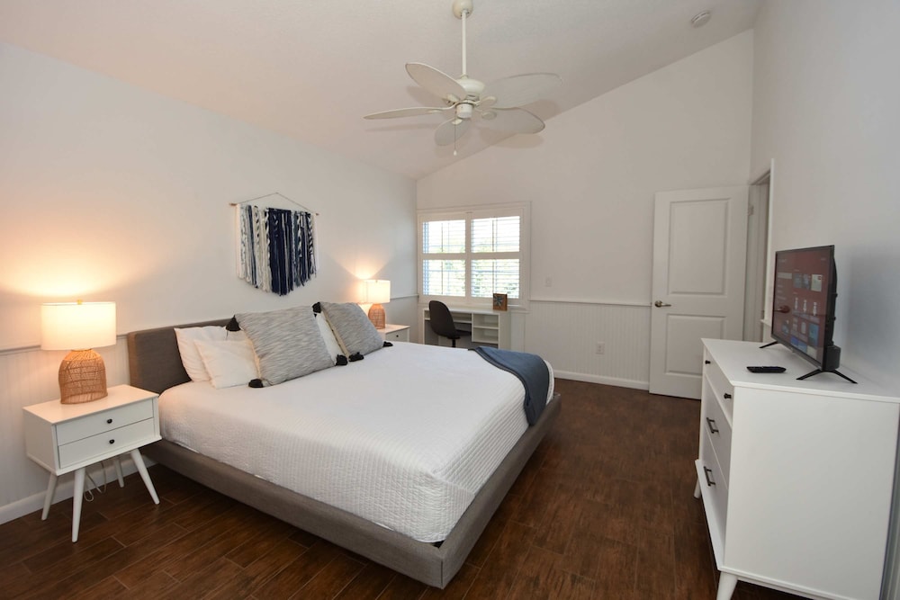 Sea Colony Cottage - Beachside Cottage in Beachfront Community w Pool