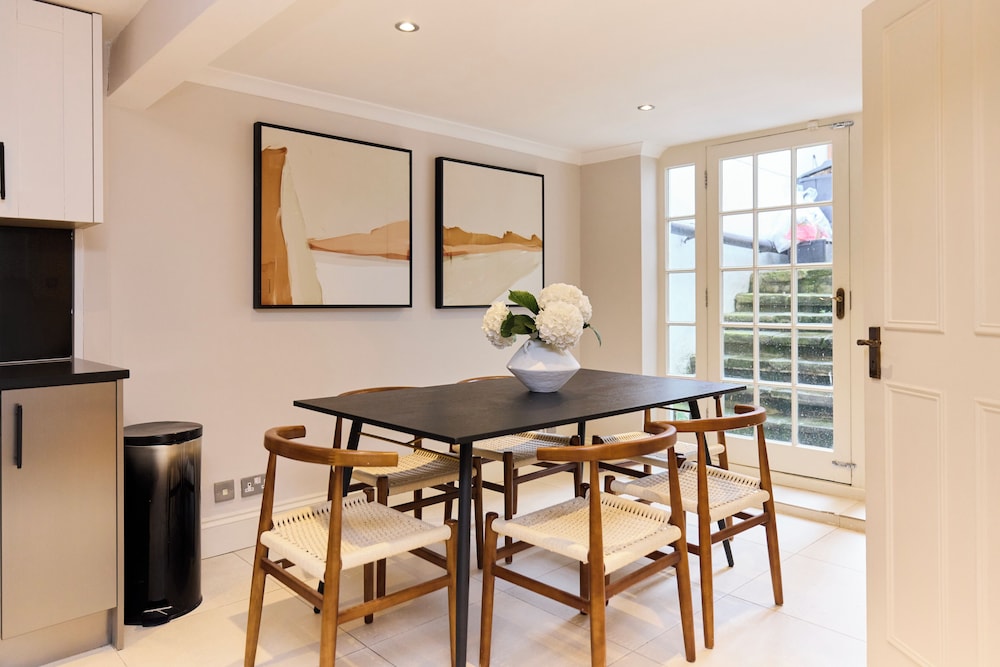 Regent's Park Mews