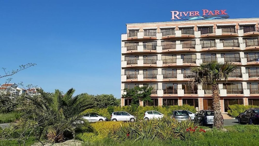 River Park - Menada Apartments